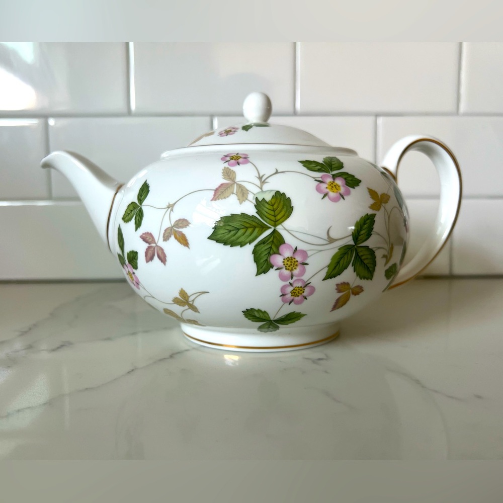 Wedgewood bone china wild strawberry tea pot